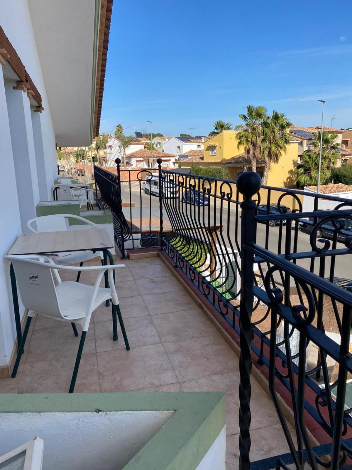 Hostal Espai Mediterrani Ла-Побла-де-Вальбона Екстер'єр фото