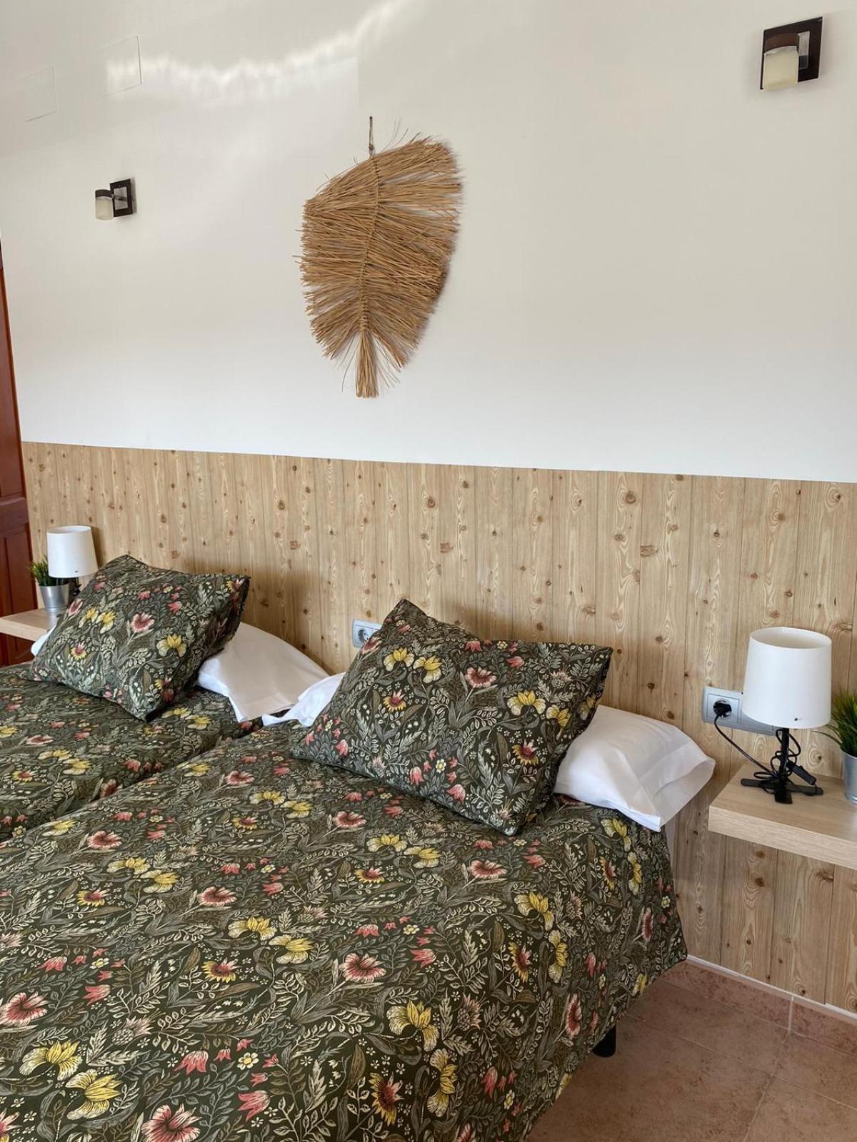 Hostal Espai Mediterrani Ла-Побла-де-Вальбона Екстер'єр фото